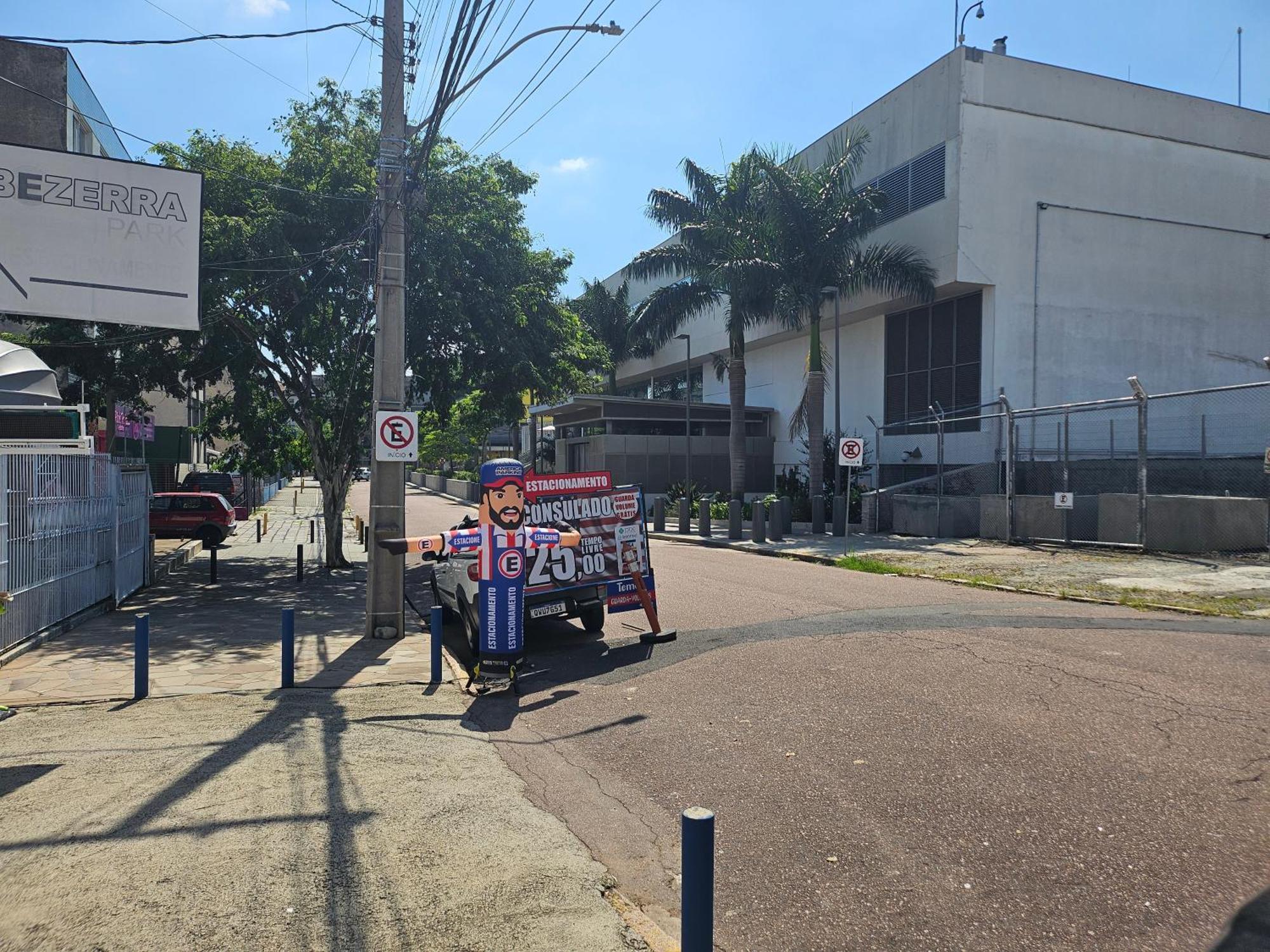 Consulado Americano Apartamento 50 Metros Da Entrada Para Visto Consulado Eua Porto Alegre Com Garagem Dış mekan fotoğraf